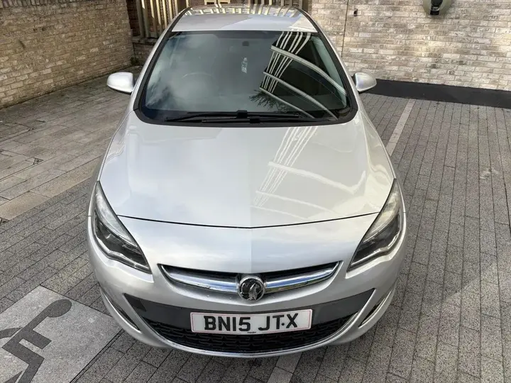 Vauxhall Astra 2015 photo 2