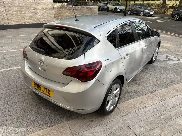 Vauxhall Astra 2015 photo 5