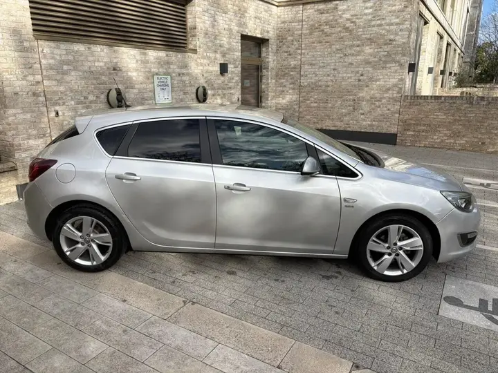 Vauxhall Astra 2015 photo 4