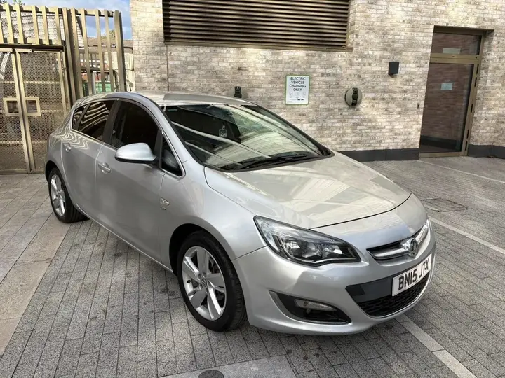 Vauxhall Astra 2015 photo 3