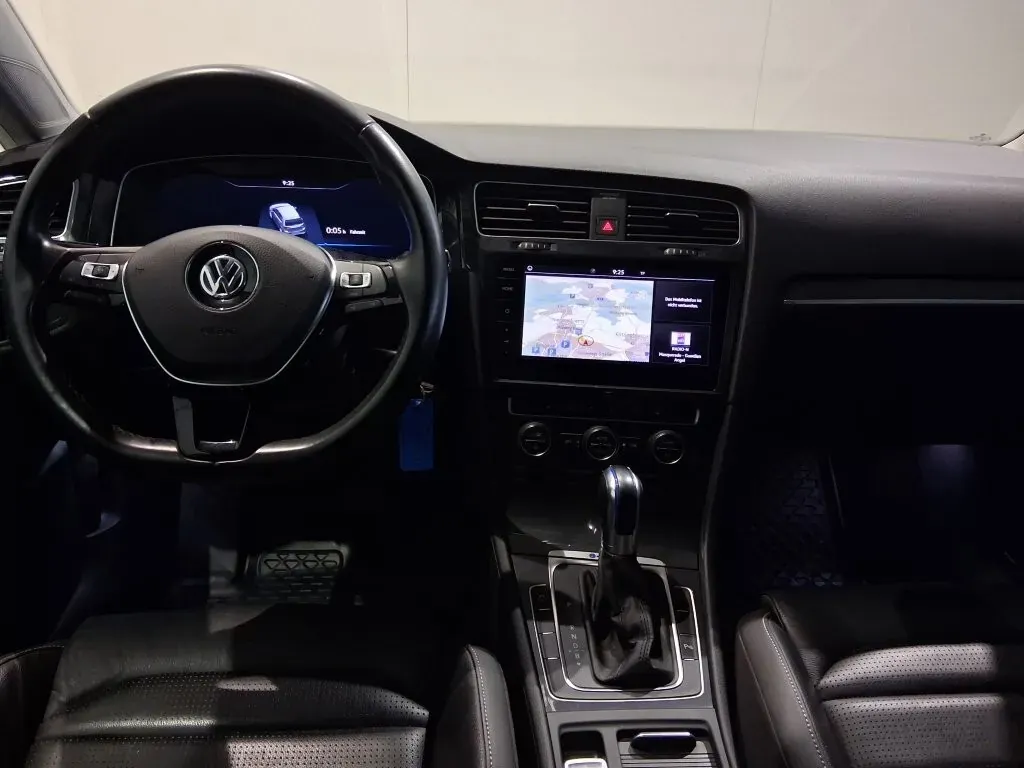 Volkswagen Golf 2019 photo 2