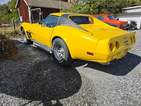 Chevrolet Corvette 1975 photo 2