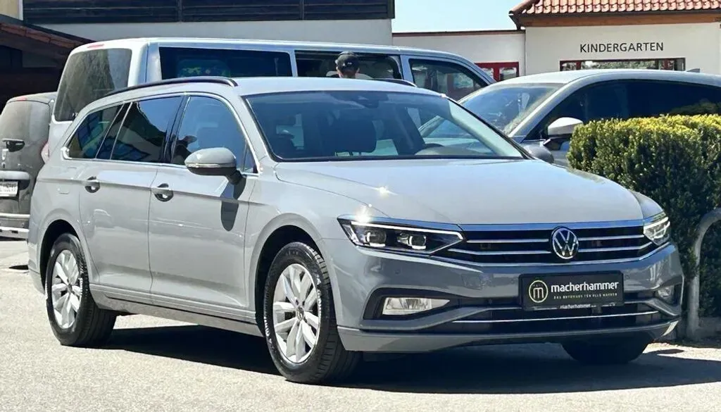 Volkswagen Passat 2023 photo 2