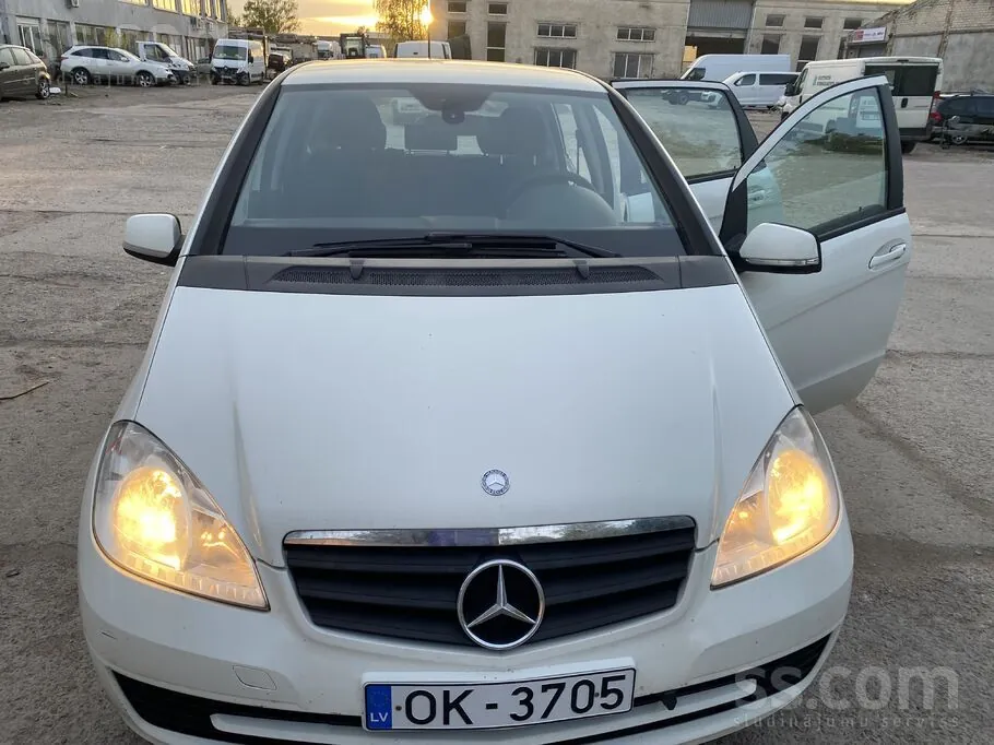 Mercedes-Benz A160 2010 photo 2