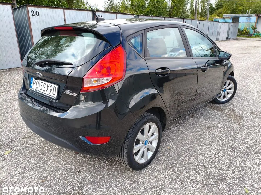 Ford Fiesta 2013 photo 2
