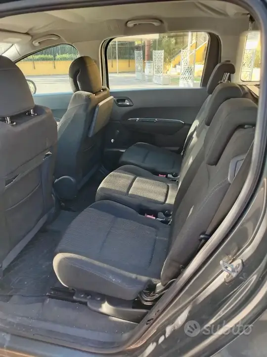 Peugeot 5008 2010 photo 4