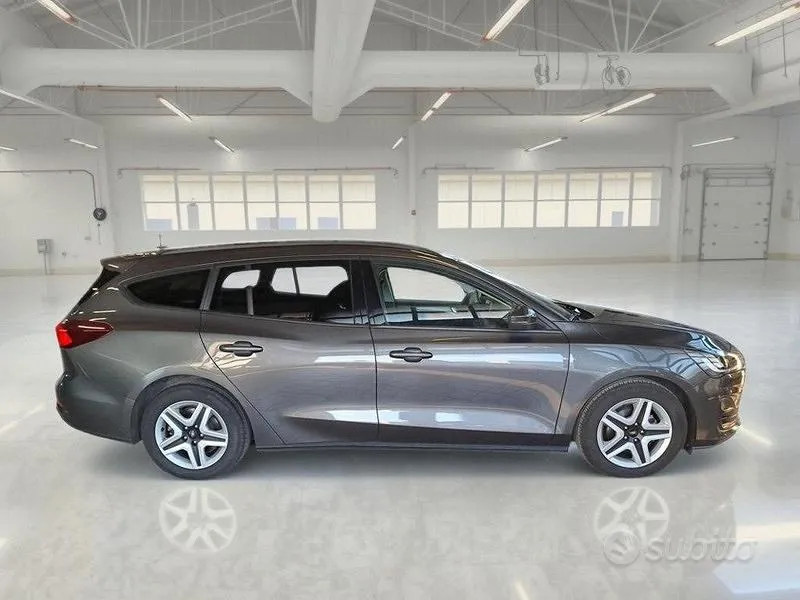 Ford Focus 2023 photo 3