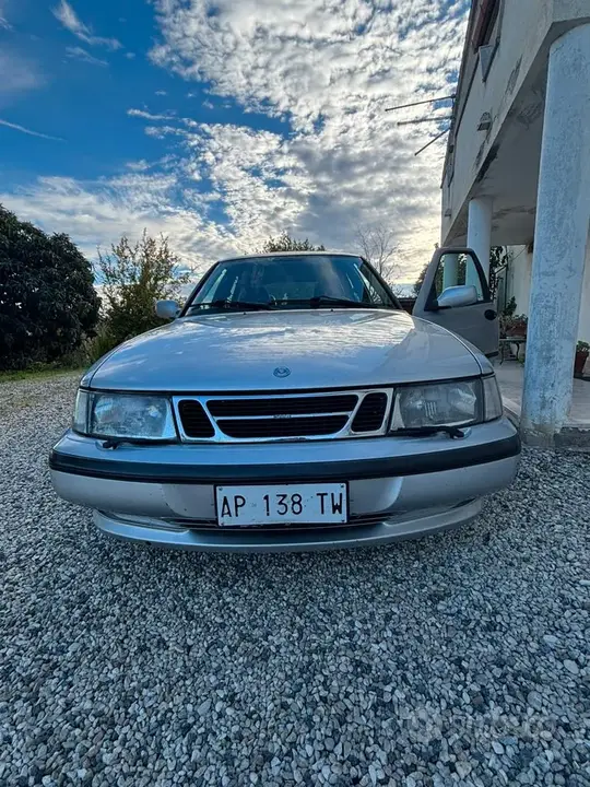 Saab 900