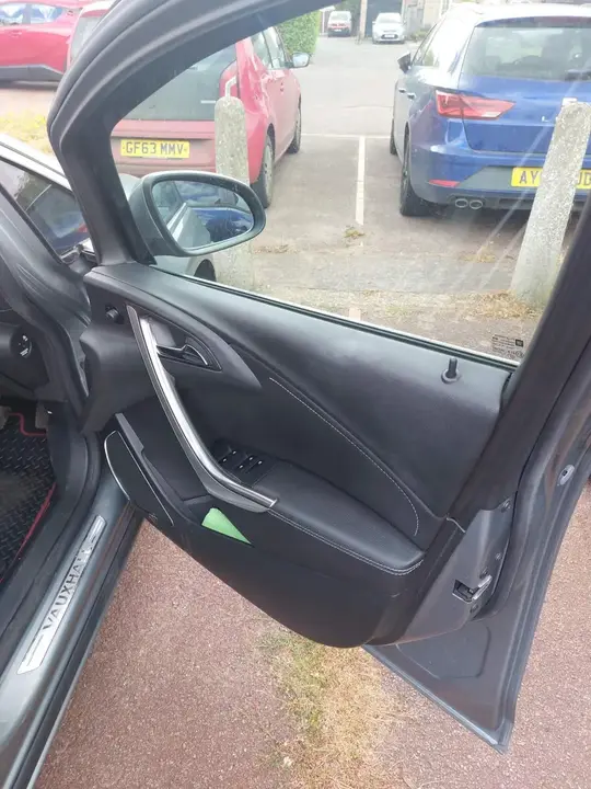 Vauxhall Astra 2012 photo 5