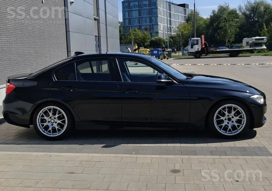 BMW 320 2012 photo 4