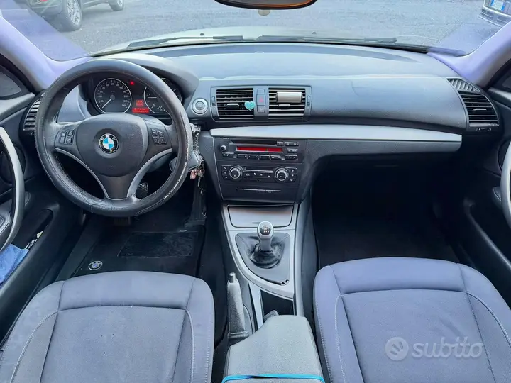 BMW 116D 2009 photo 2