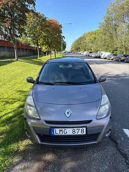 Renault Clio 2011 photo 2