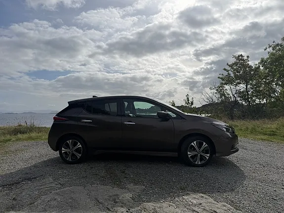 Nissan Leaf 2021 photo 2