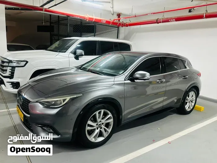 Infiniti Q30