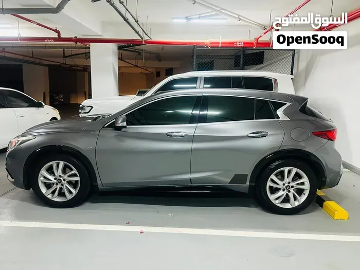 Infiniti Q30 2017 photo 2