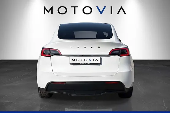 Tesla Model Y 2023 photo 5