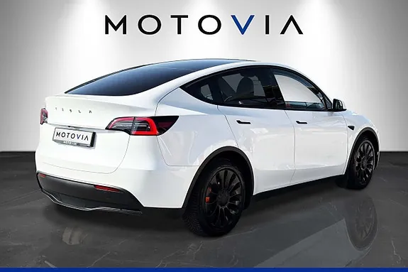 Tesla Model Y 2023 photo 4