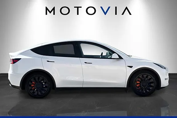 Tesla Model Y 2023 photo 2