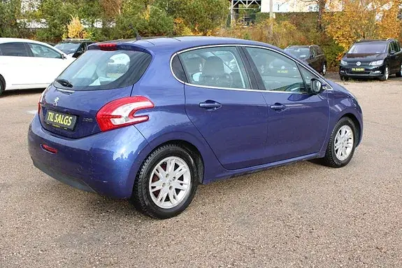 Peugeot 208 2012 photo 4