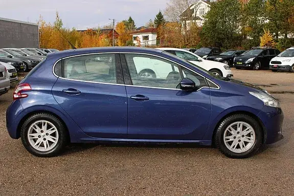 Peugeot 208 2012 photo 3