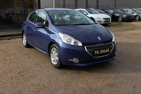 Peugeot 208 2012 photo 2