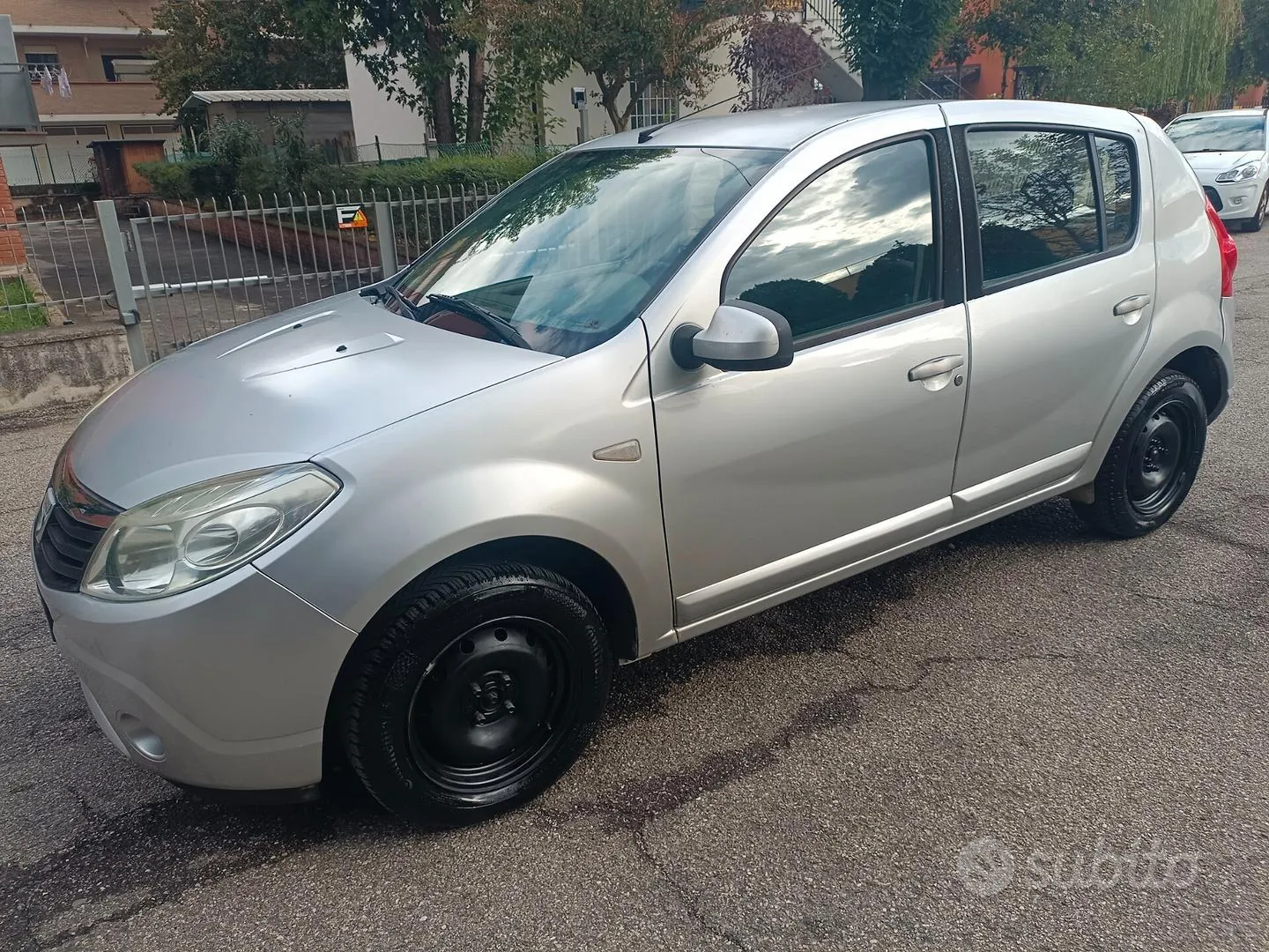 Dacia Sandero 2010 photo 4
