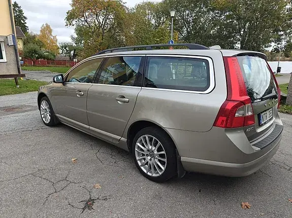Volvo V70 2012 photo 3