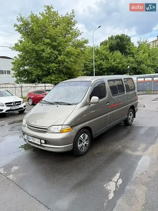 Toyota Hiace 1995 photo 2