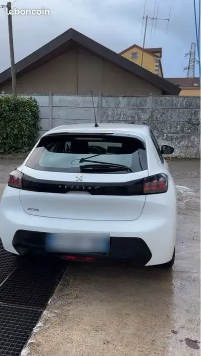 Peugeot 208