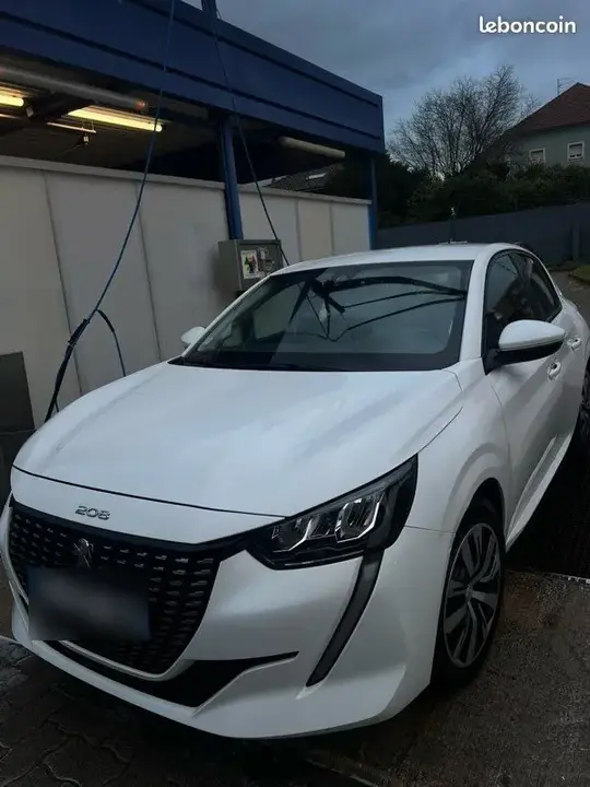 Peugeot 208 2020 photo 2