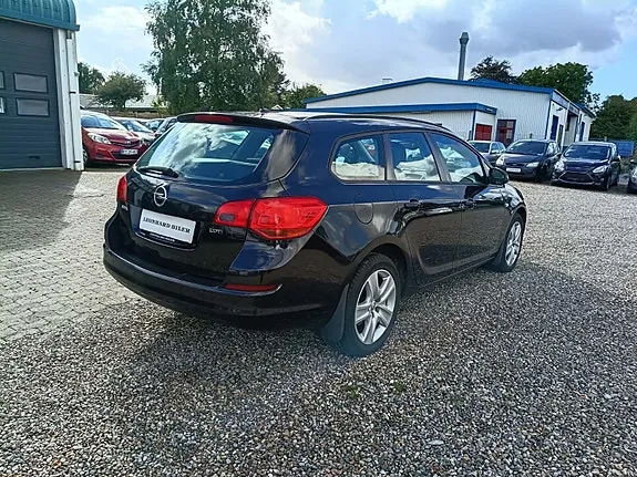 Opel Astra 2011 photo 3