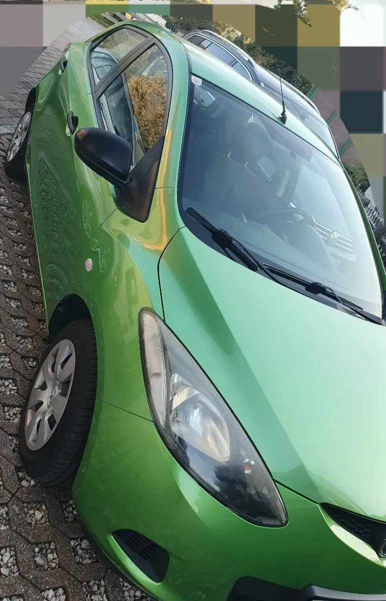 Mazda Mazda2 2010 photo 3