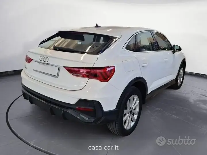 Audi Q3 2022 photo 2