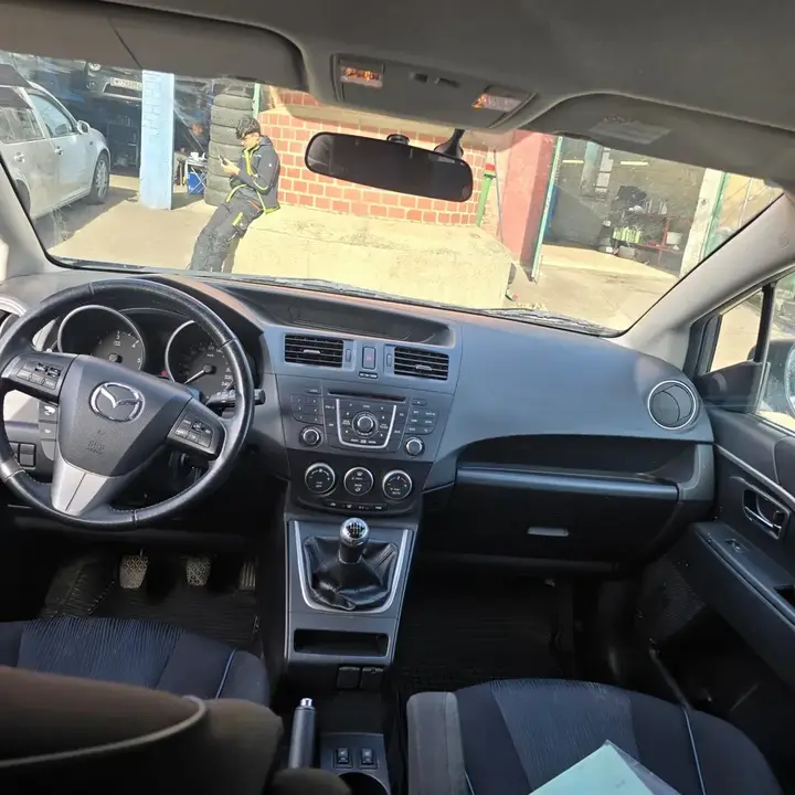 Mazda Mazda5 2011 photo 3