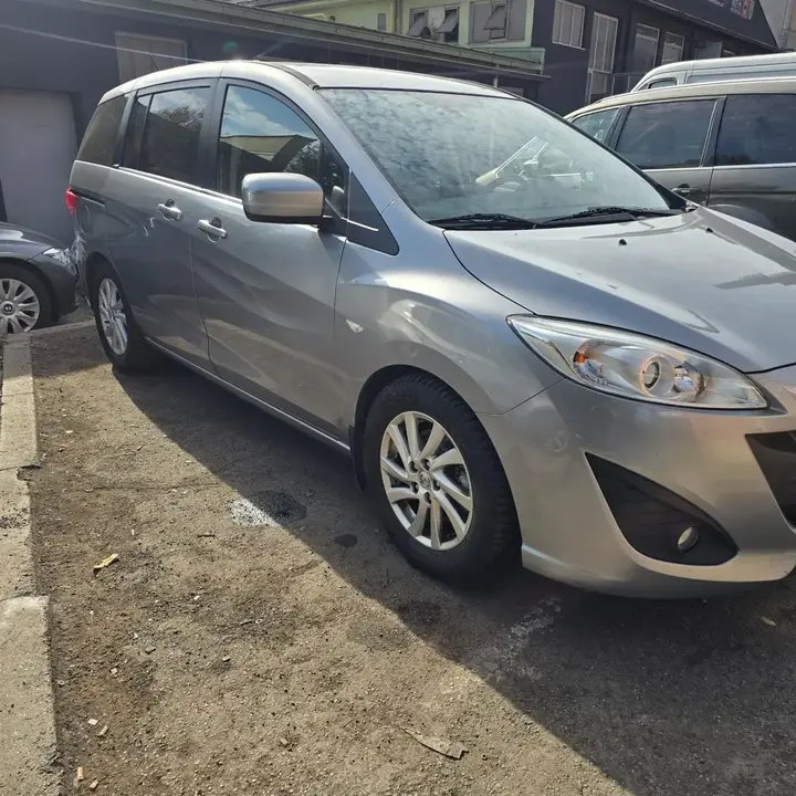 Mazda Mazda5 2011 photo 2
