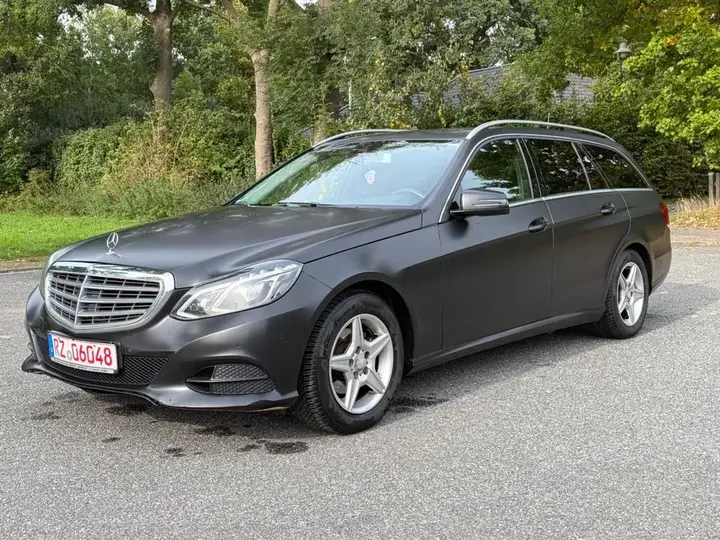 Mercedes-Benz E200