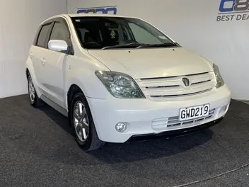 Toyota Ist 2004 photo 2