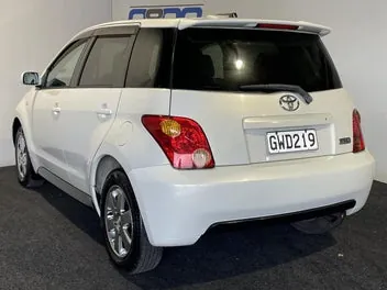 Toyota Ist 2004 photo 5