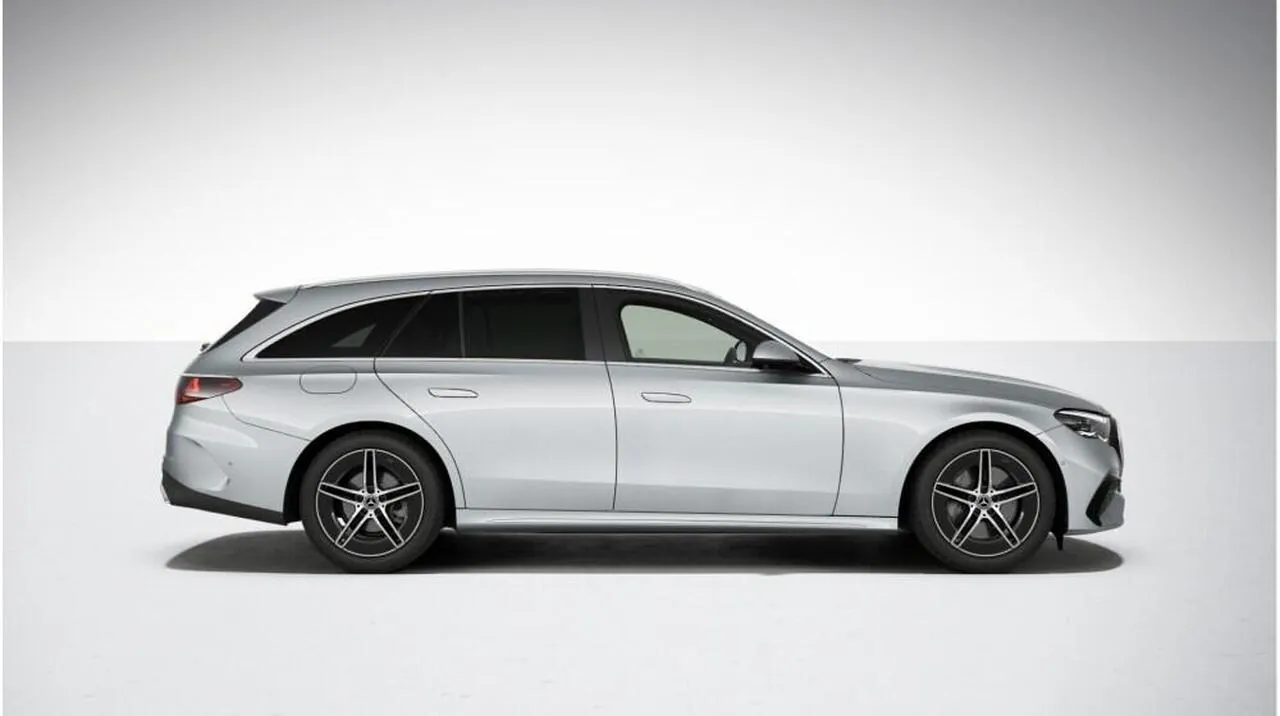 Mercedes-Benz E-Class photo 3