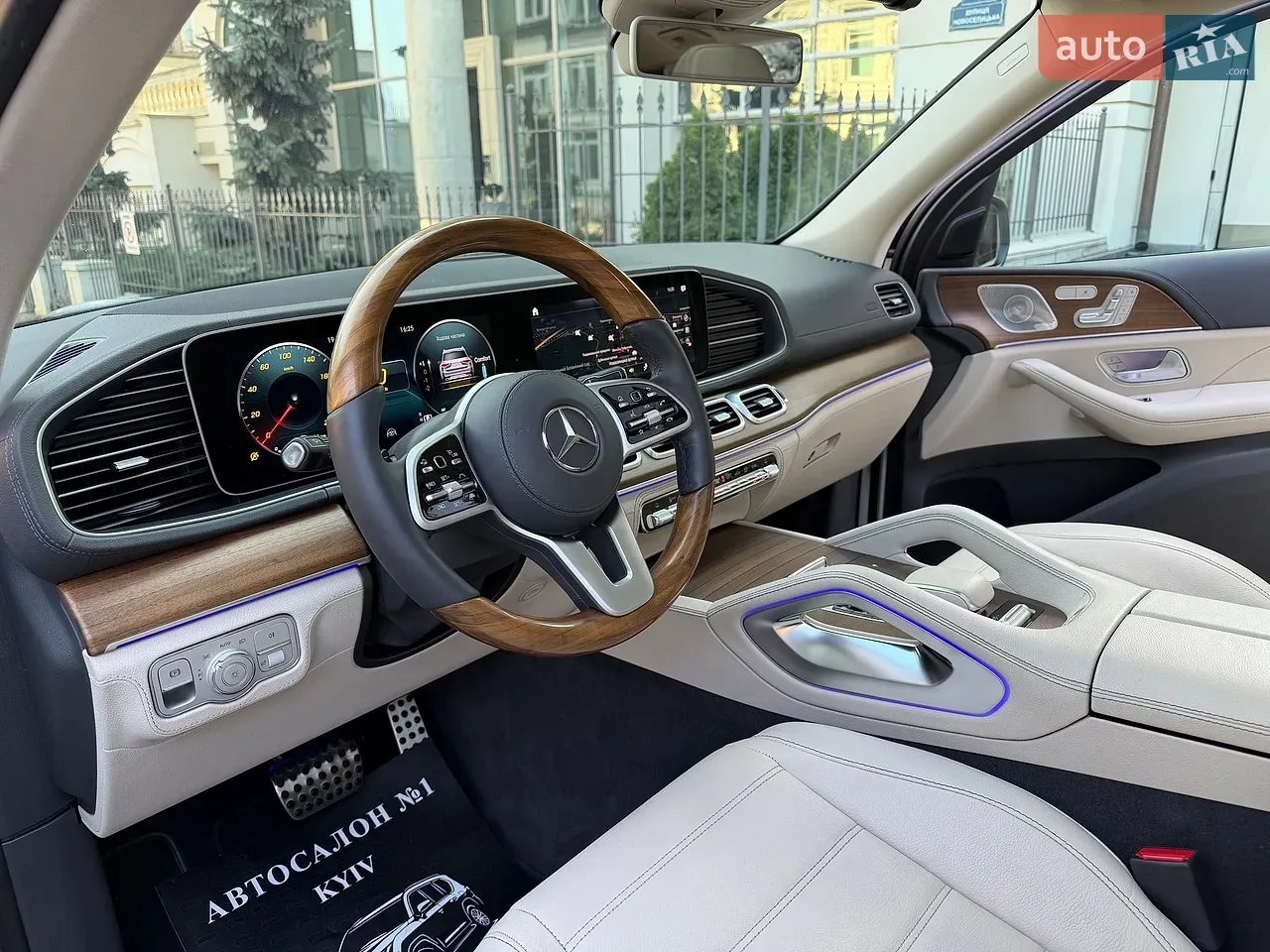 Mercedes-Benz Gls-Class 2019 photo 2