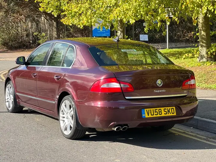 Skoda Superb 2008 photo 4