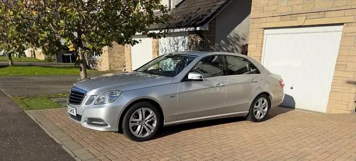 Mercedes-Benz E-Class 2011 photo 2