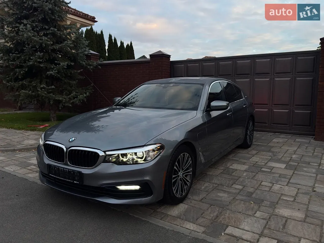 BMW 5 Series 2018 photo 3