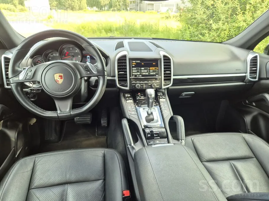 Porsche Cayenne 2013 photo 2
