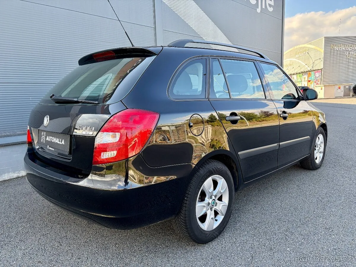 Skoda Fabia Combi 2009 photo 3