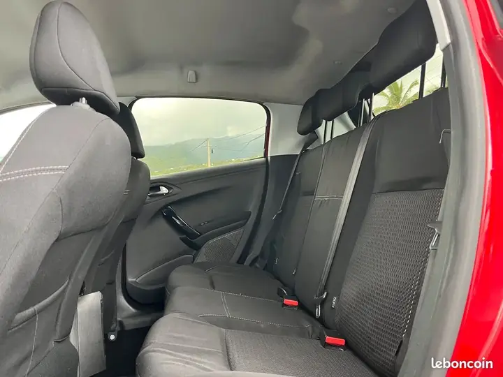 Peugeot 208 2019 photo 4