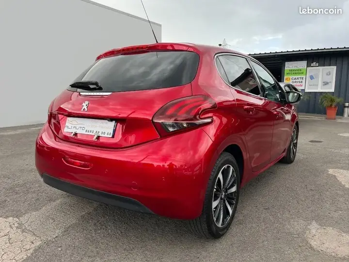 Peugeot 208 2019 photo 2