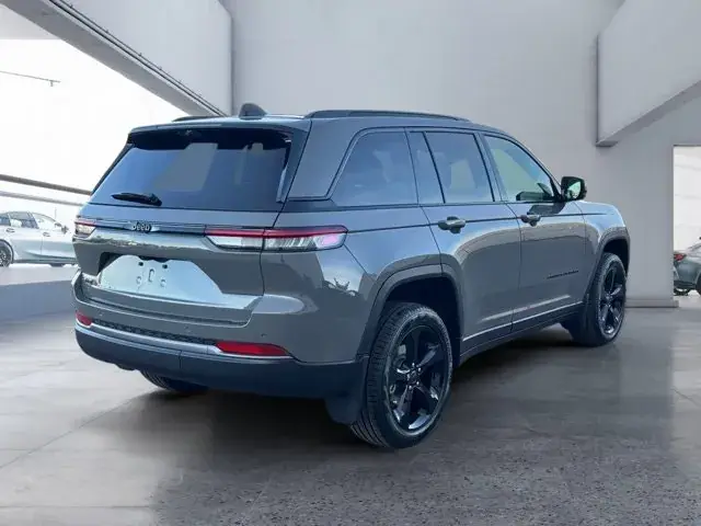 Jeep Grand Cherokee 2027 photo 5