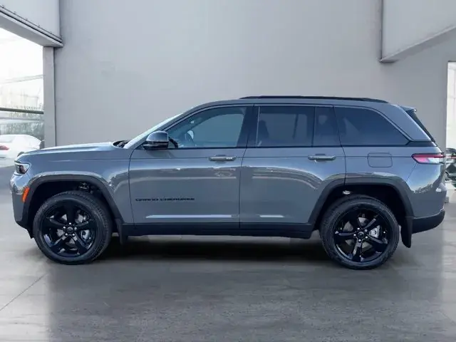 Jeep Grand Cherokee 2027 photo 2