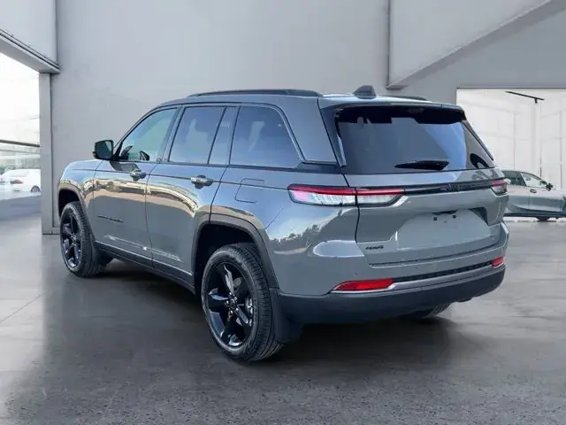 Jeep Grand Cherokee 2027 photo 3